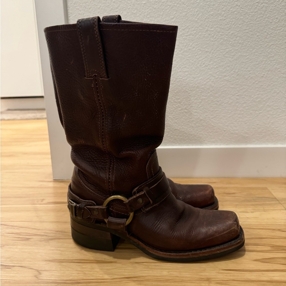 frye- women’s biker boots (brown)